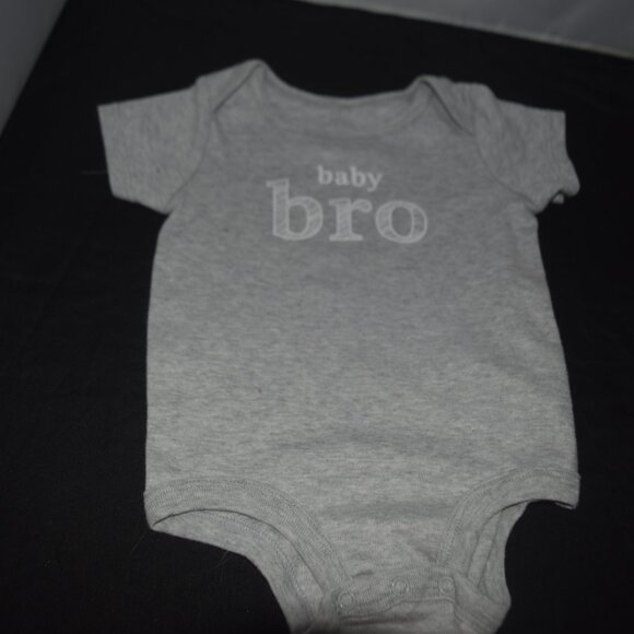 Powered by milk And baby bro Onesies set of 2 12 months Lullaby Lane - Picture 5 of 7